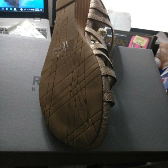 Kenneth Cole Reaction Sandals - Picture 3 of 4